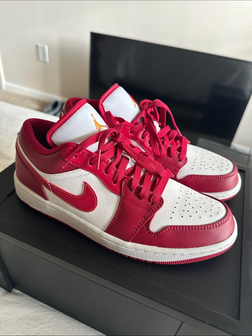 Jordan 1 low Cardinal Red